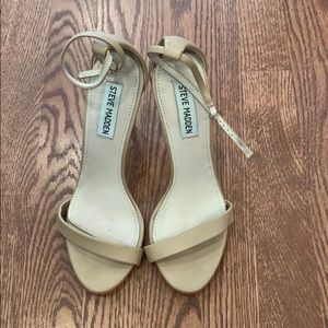 Steve Madden Stecy Sandal in Natural